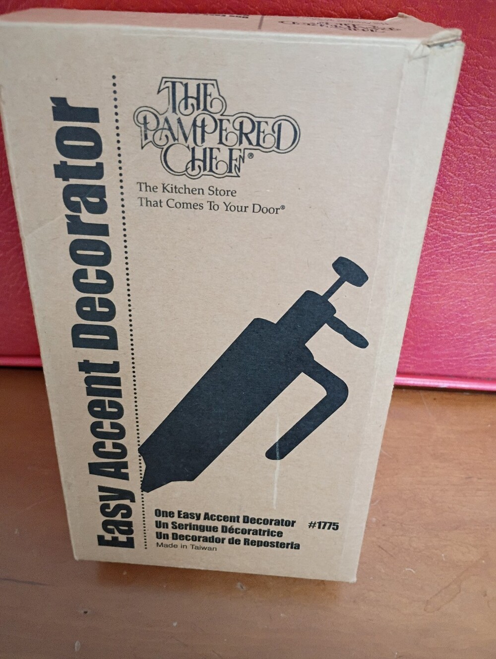 The Pampered Chef Easy Accent Decorator Box